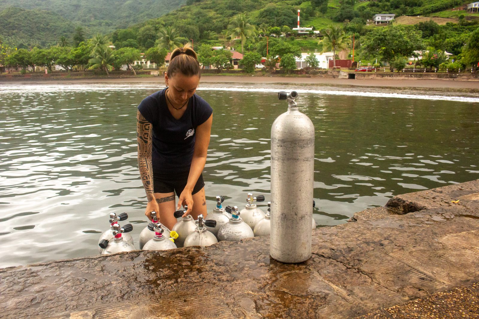 Preparing the tanks on the Taiohae quay